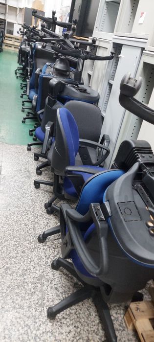 Cadeiras rodadas com braços