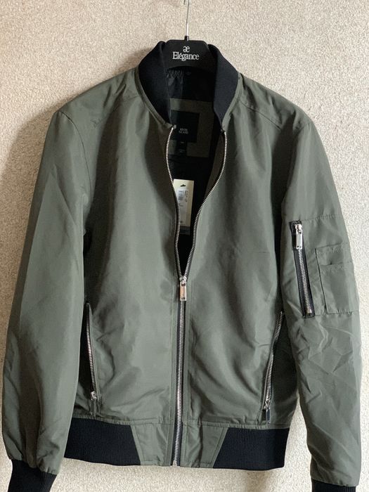 Продам нову легку куртку River Island