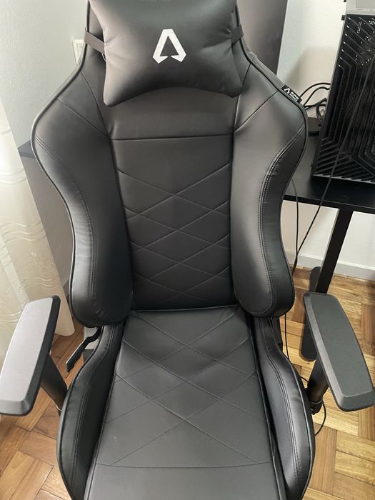 Cadeira Gaming ALPHA GAMER + Secretária STAUNING 80x160