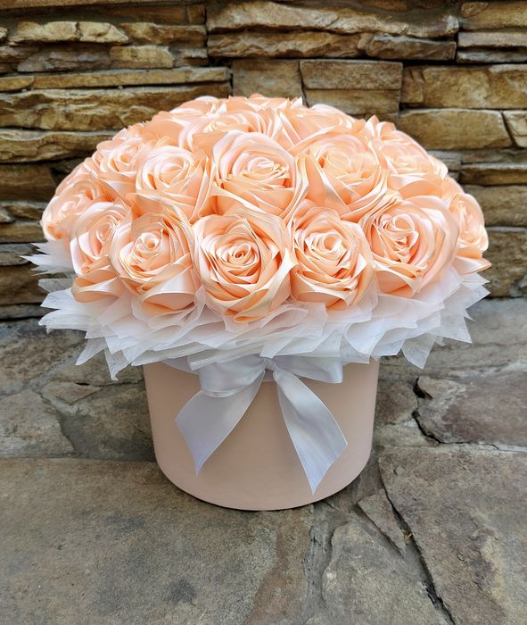 Букети троянд з атласної стічки