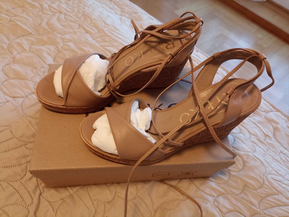 Buty na koturnie Ryłko rozmiar 39