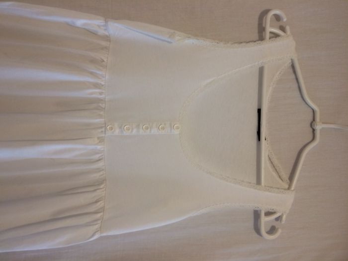 Sukienka biała z falbanami