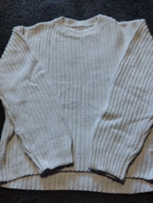 Sprzedam biały sweterek