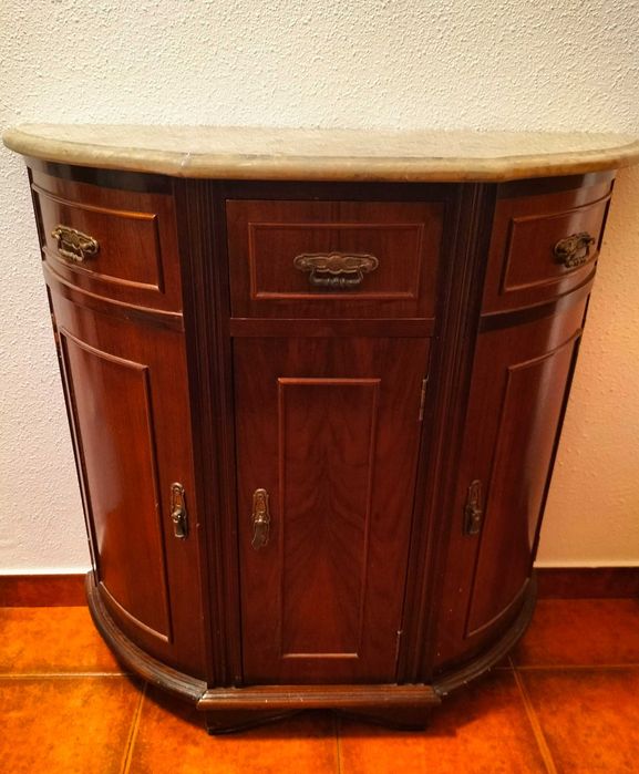 Movel em meia lua com a base em marmore