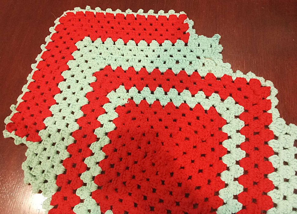 centro de mesa em crochê feito à mão