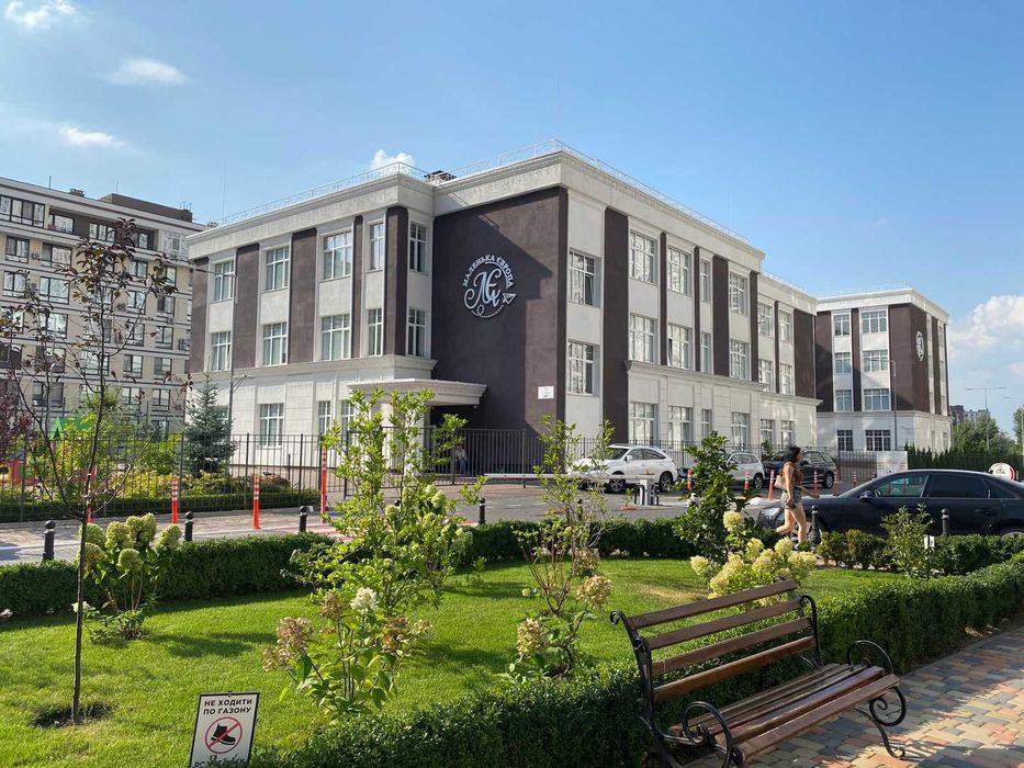 Магазин, Салон 42 кв.м, Топ локація, Нова Англія, метро