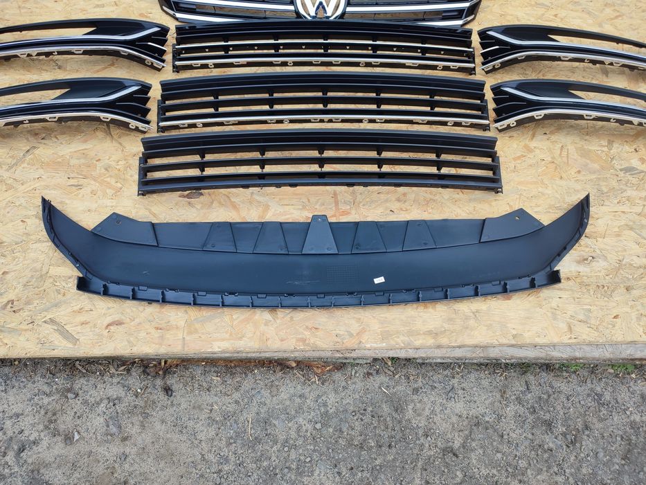 Решітка Бампера Volkswagen Passat B7 Европа