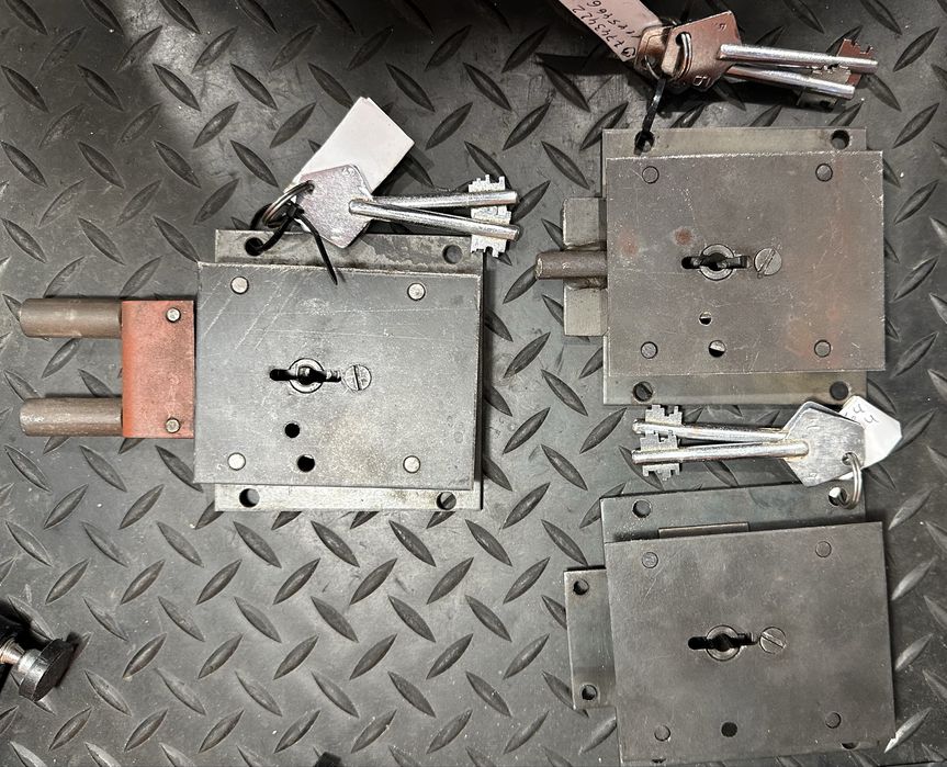 Замки для сейфів