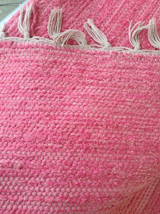 Tapete tecelagem rosa