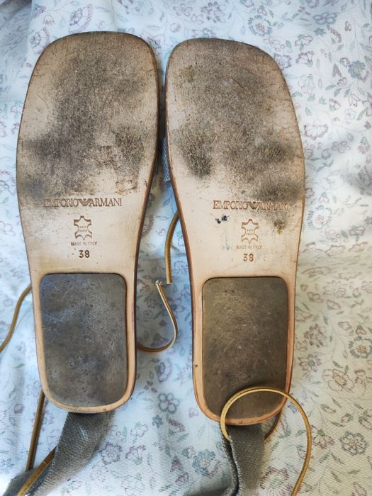 Armani beżowe sandałki wiązane rzymianki 38