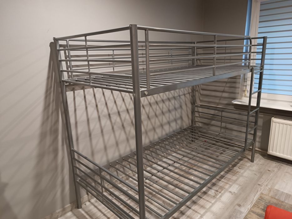 Łóżko piętrowe metalowe