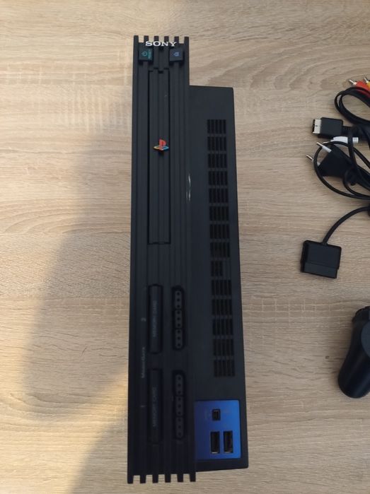 PlayStation 2 Slim + Pad + Kable