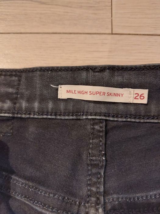 Jeansy Levi's - mile high super skinny 26