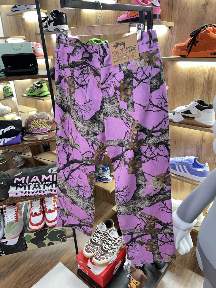Штани Stussy Realtree Edge Big Ol' Jean Pink: 2 799 грн Штани Stussy Realtree Edge Big Ol' Jean Pink: 2 799 грн