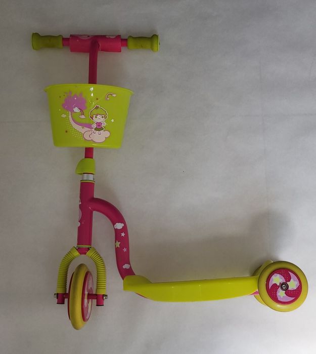 Trotinete Infantil 3 Rodas Rosa/Verde com Cesta
Vendo trotinete infantil de 3 rodas, ideal para crianças, com cesta frontal porta-objetos.
