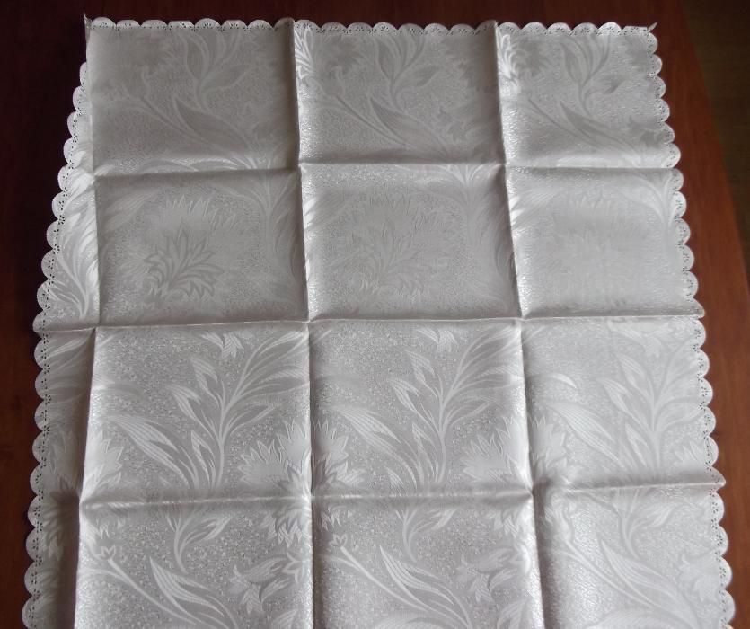 Obrus 73,5x74,5 kwadrat jaśniutki beż NOWY