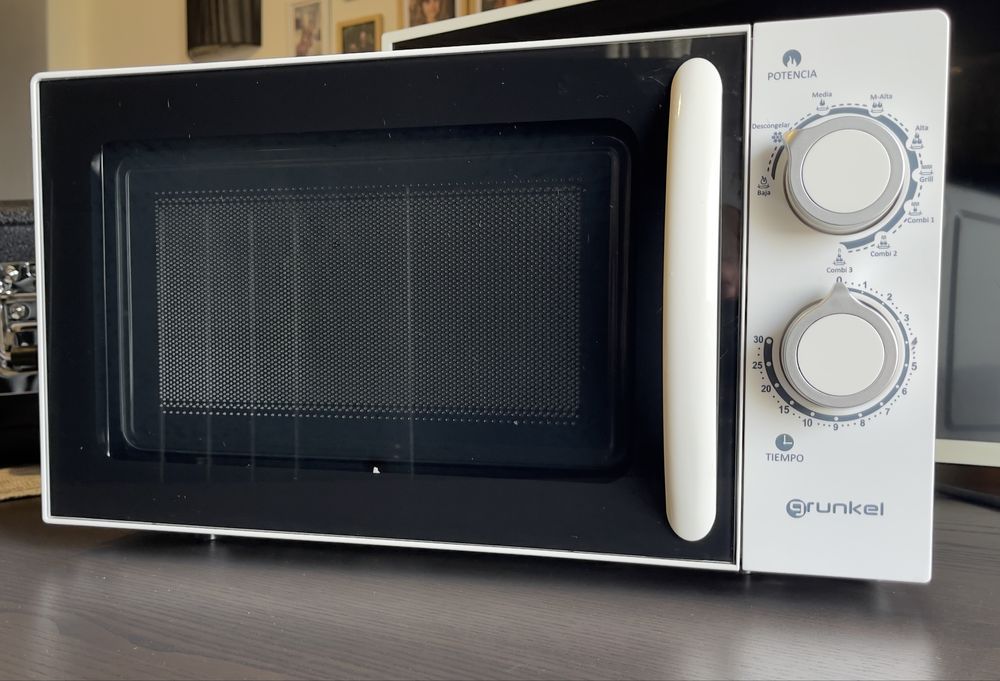 Micro-ondas Grunkel MWG-20SG com Grill - Estado Impecável