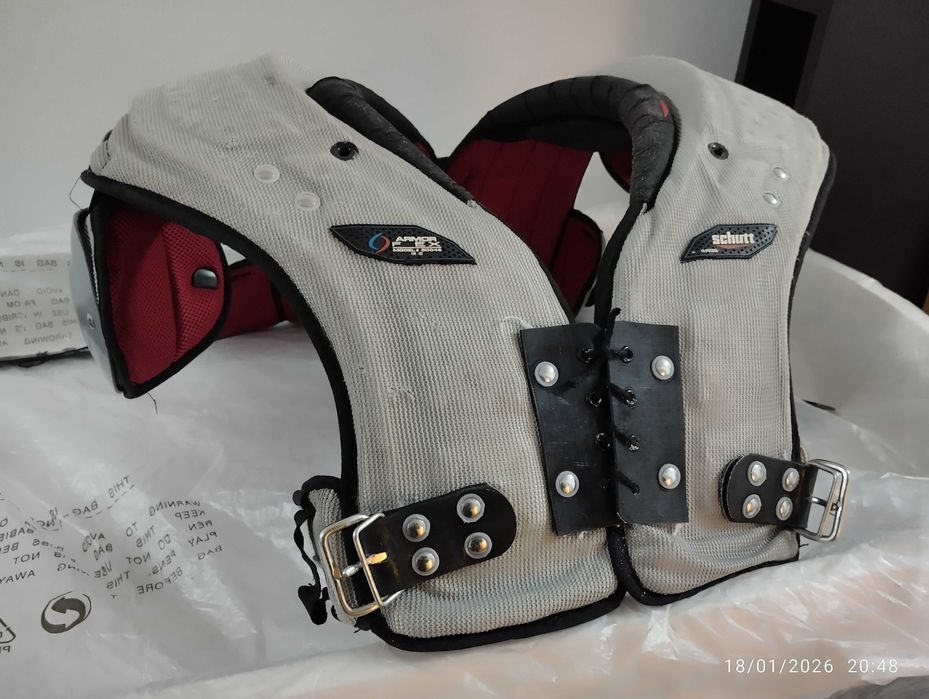 Ombreira leve para futebol americano