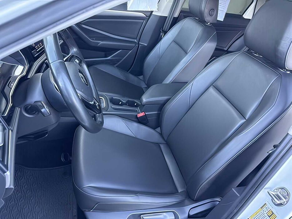 Volkswagen Jetta      2019