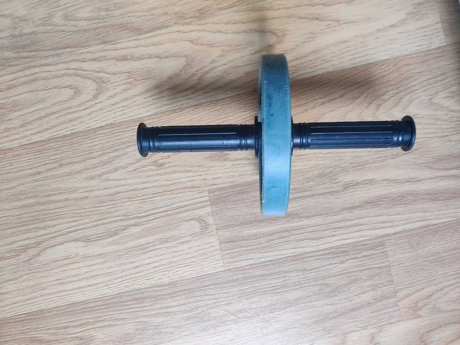 Гимнастический ролик для пресса. Дешево.