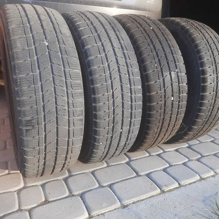 Sprzedam komplet 4 opon marki Kleber w rozmiarze 205/65 R16 c 92R.