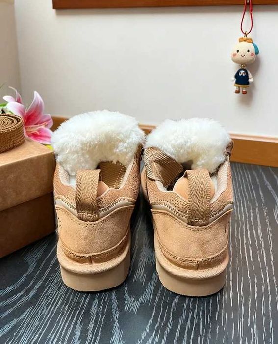 UGG Lowmel Sand r.39