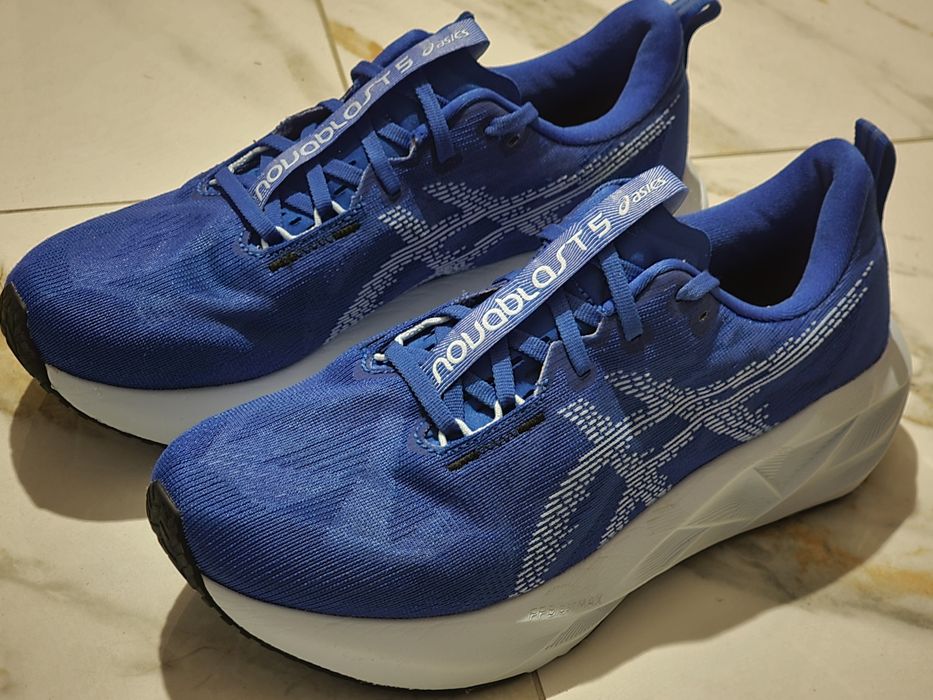 Оригінал 100% чоловічі кросівки asics novablast 5  eur 42.5