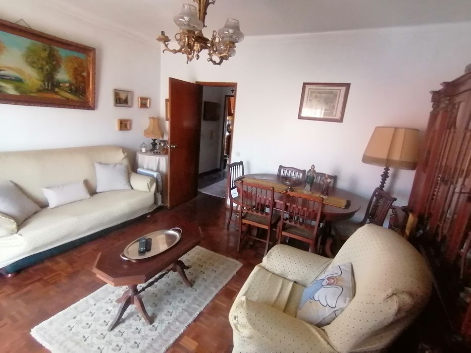 Alugo quarto professores ou outros profissionais deslocadas