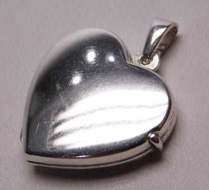 Srebrna zawieszka sekretnik serce