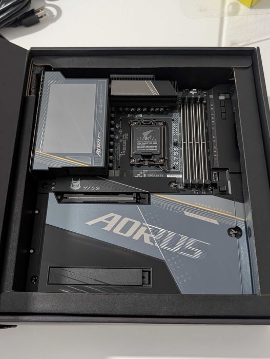 Z790 Aorus Xtreme X Motherboard - Socket danificado