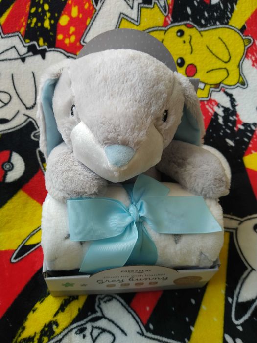 Peluche coelho + Manta de coralina para bebé.