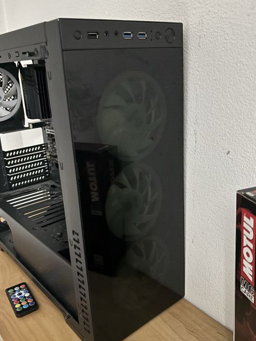 Gabinete e motherboard