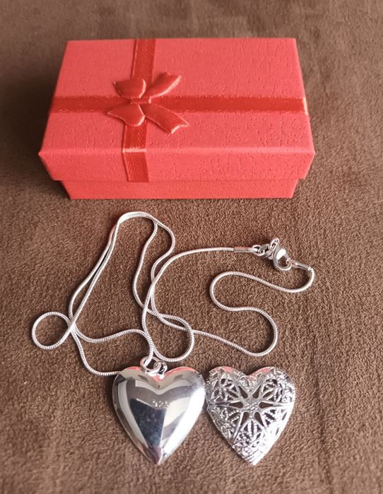 Nowy. Srebrny sekretnik + pudełeczko