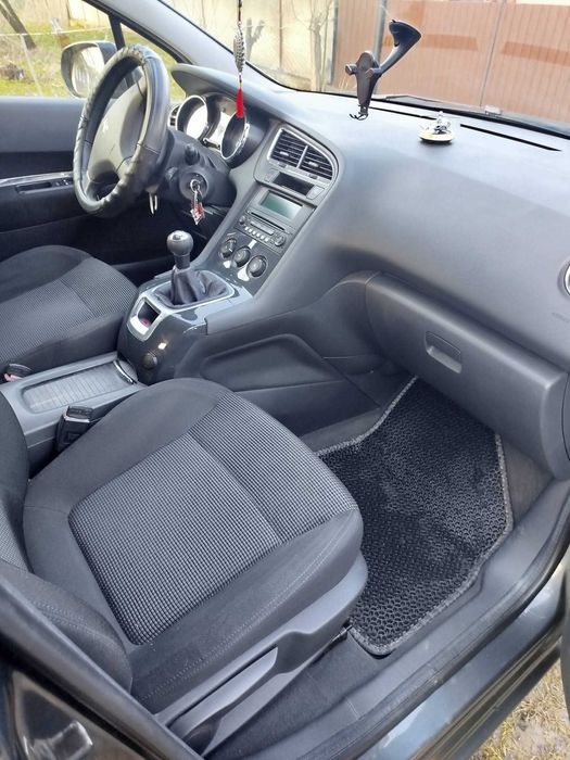 Продам Peugeot 5008