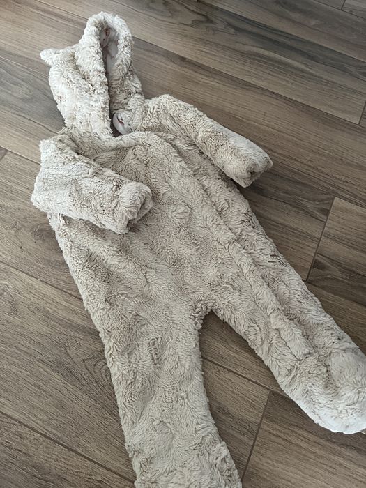 Kombinezon beżowy misiek 6-9 cm