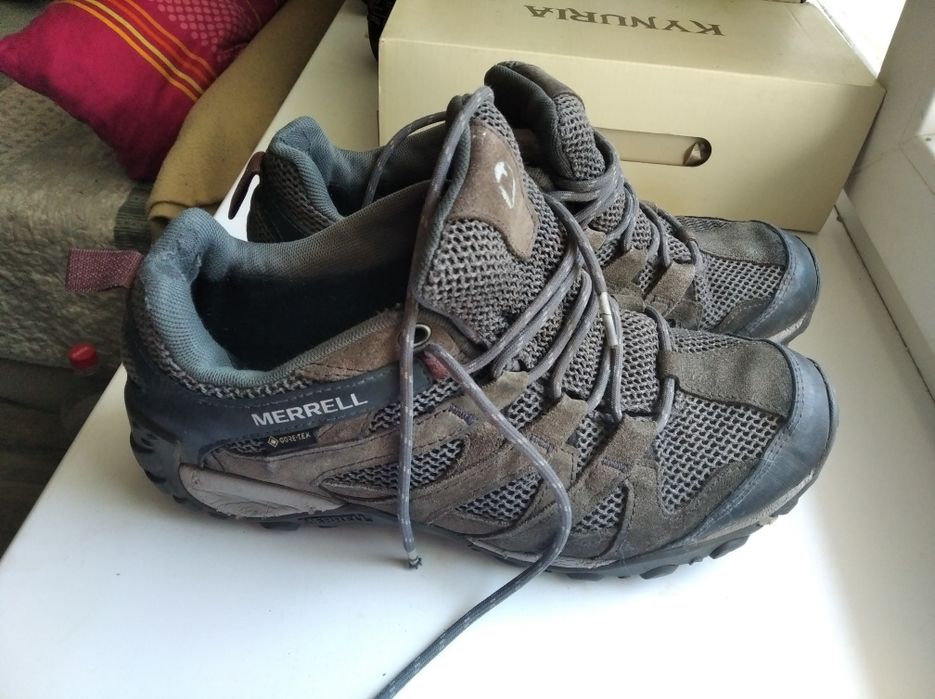 Продам кроссовки Merrill