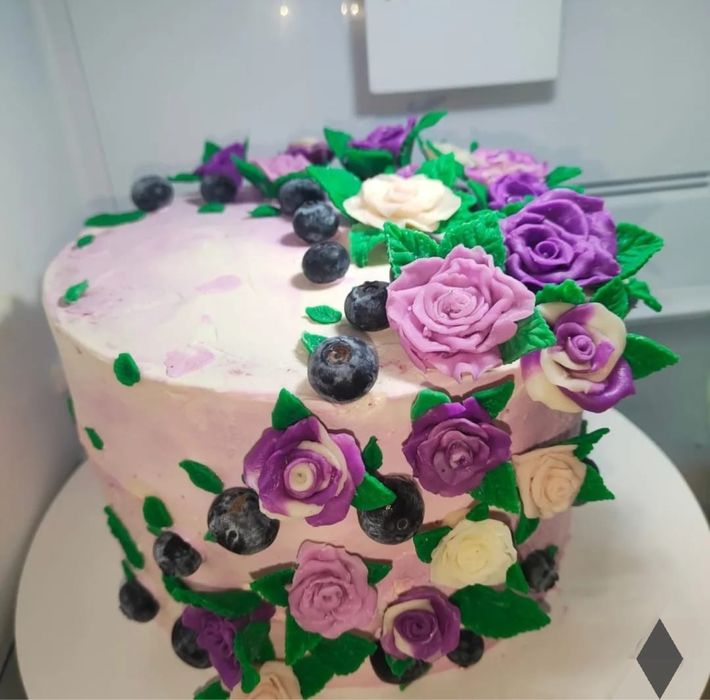 Святкові торти на замовлення