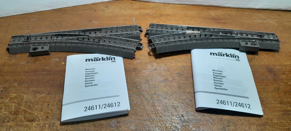Par de desvios Marklin h0 via "C" com as Ref. 24611 e 24612 como novos