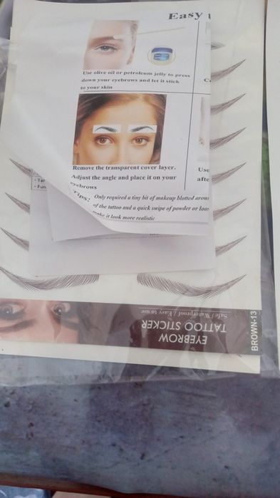 Brwi tatuaż dwa arkusze