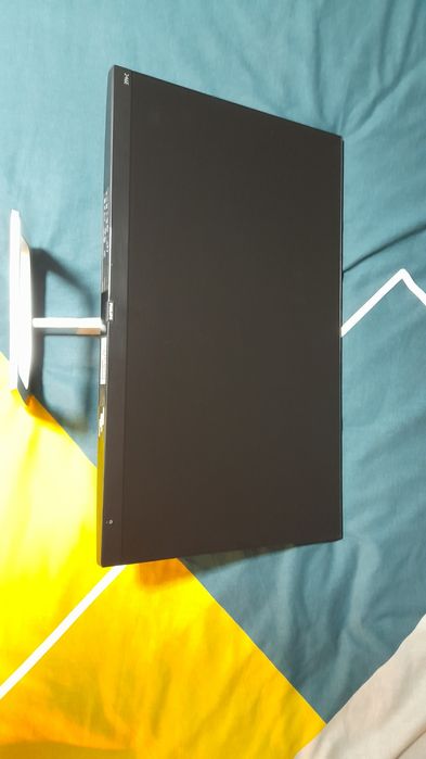 Monitor LCD com Ultra Wide-Color 100hz