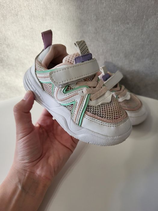 Кросівки на дівчинку 24