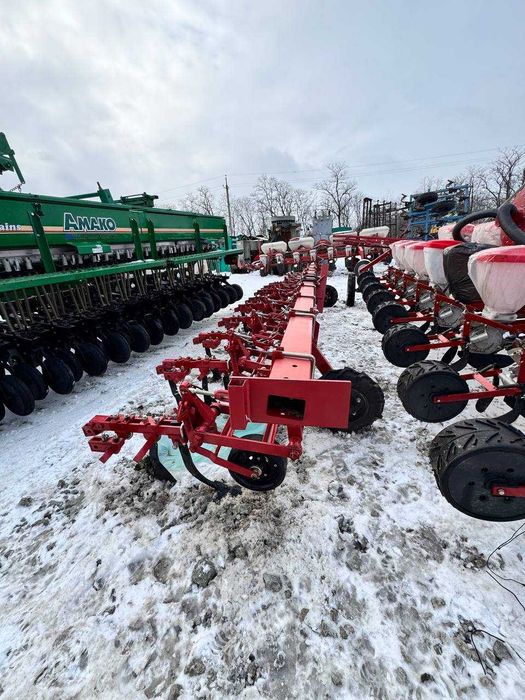 Культиватор міжрядний пропашний КРН-5,6 кпк,кум,кпр,кмр в роботі небув