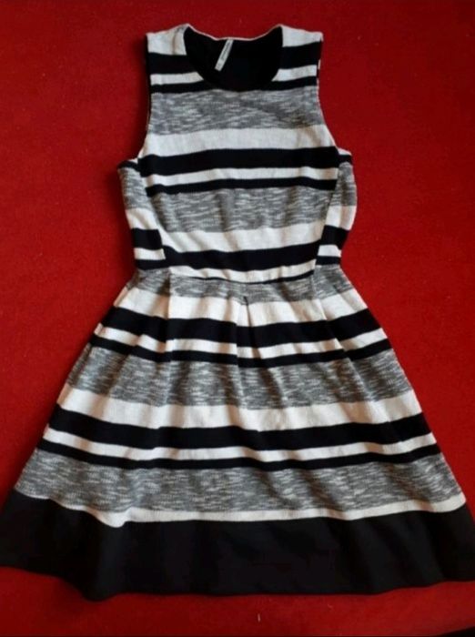 STRADIVARIUS sukienka r. S