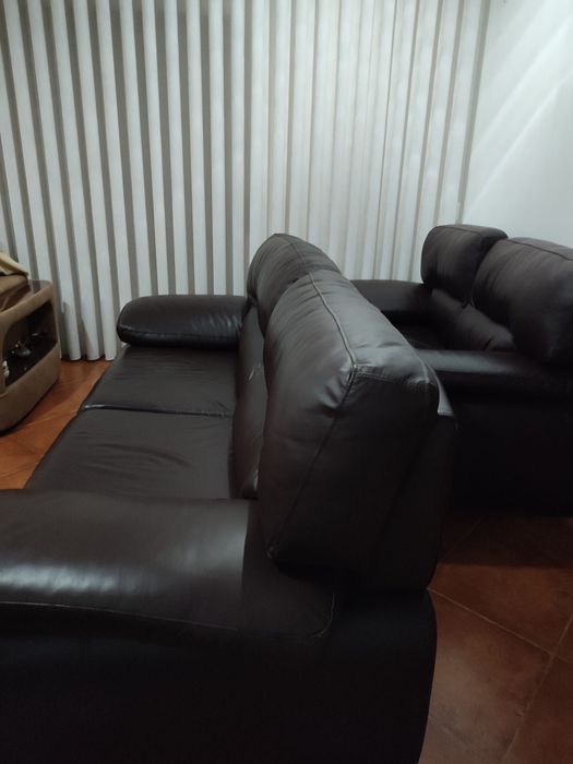 Sofás em pele castanhos - 2 e 3 lugares