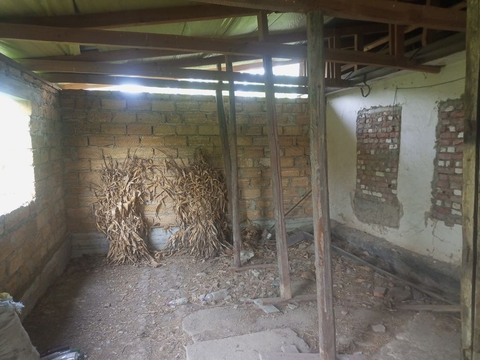 Продам будинок  Вінницька обл смт Теплик.