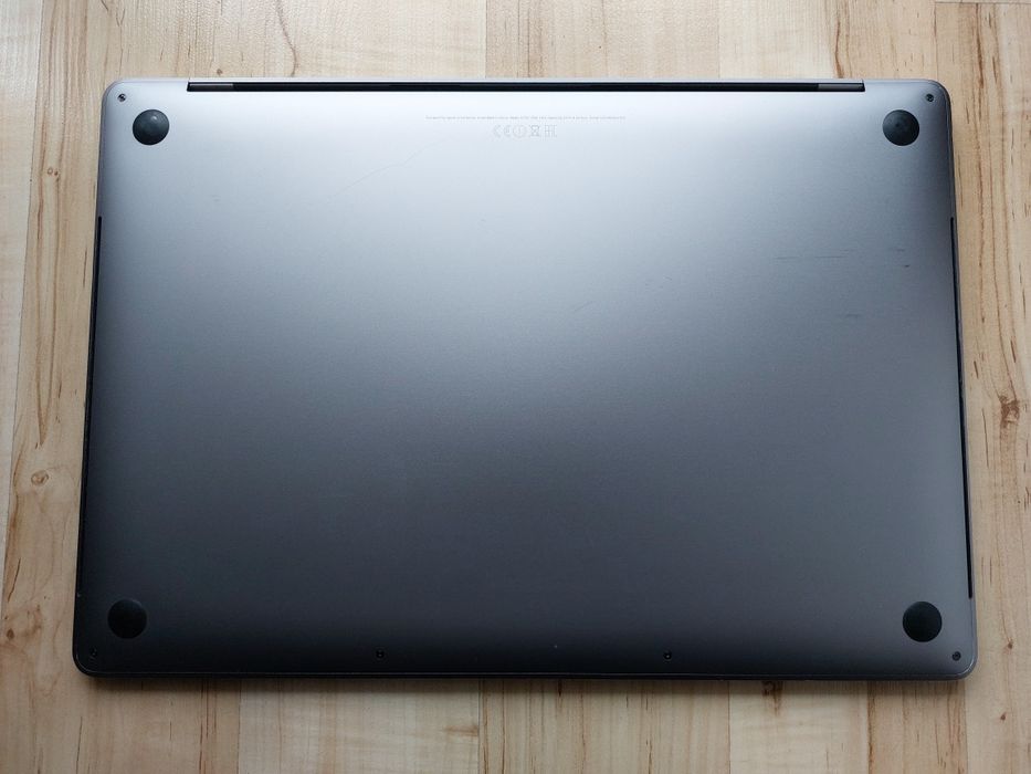 Macbook Pro 15 2017  i7/16GB/256SSD/AMD Pro 555 2GB/Bateria 1 Cykl/