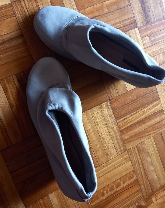 Sapatos com dobra, quase de graça.
