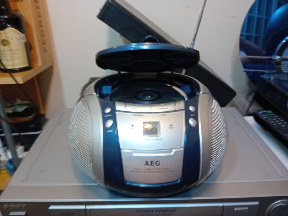 AEG Portable Radio64284268112770124
