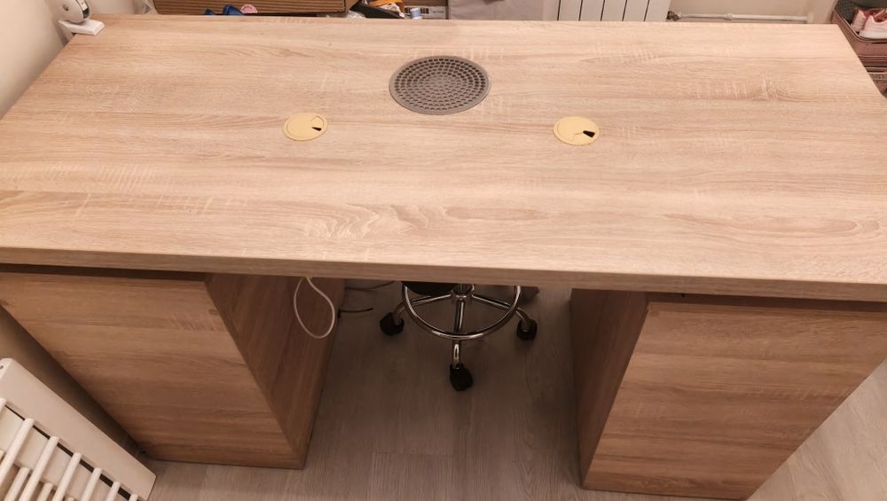 Biurko z wyciągiem kosmetycznym / manicure / afinia