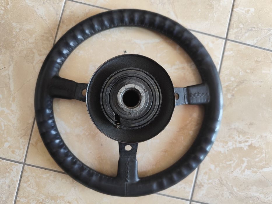 Volante desportivo c/símbolo Mercedes